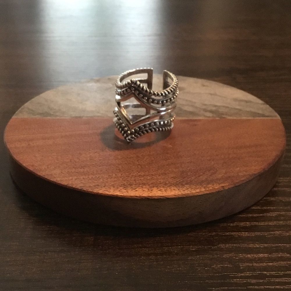 Chevron ring  - Picture 3 of 5